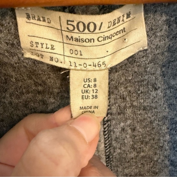 Gray and Black Ombre Zip-Up Cardigan with Stand-Up Collar - Picture 4 of 7